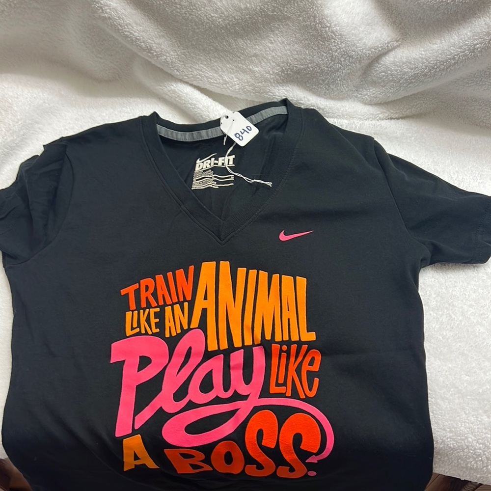 EUC NIKE WORKOUT TOP SIZE M